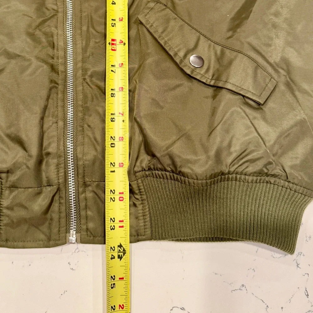 Forever 21 Women’s Green and Red Plaid Bomber Jacket Size S NWT - Picture 10 of 10